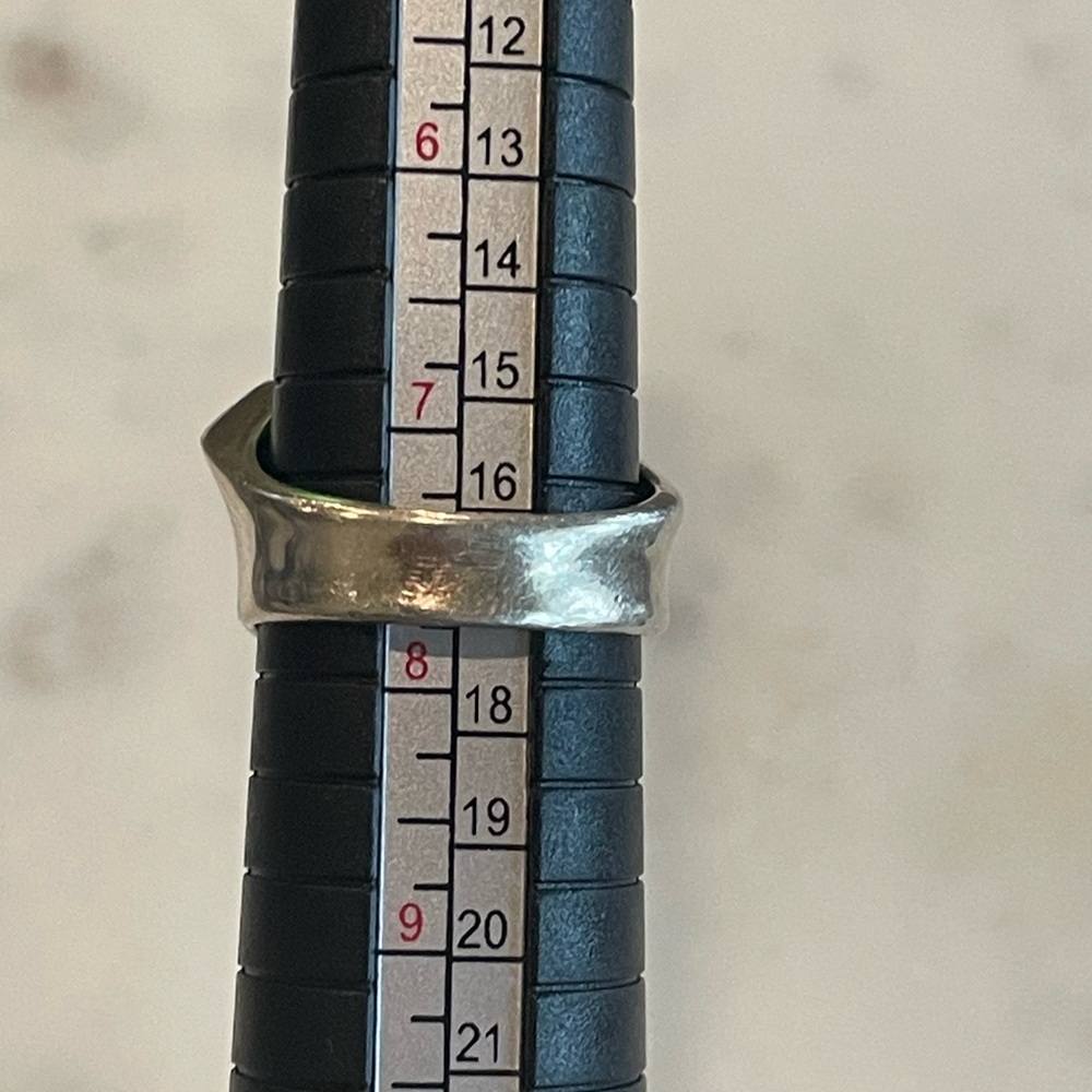 Silver and CZ ring - Picture 4 of 4